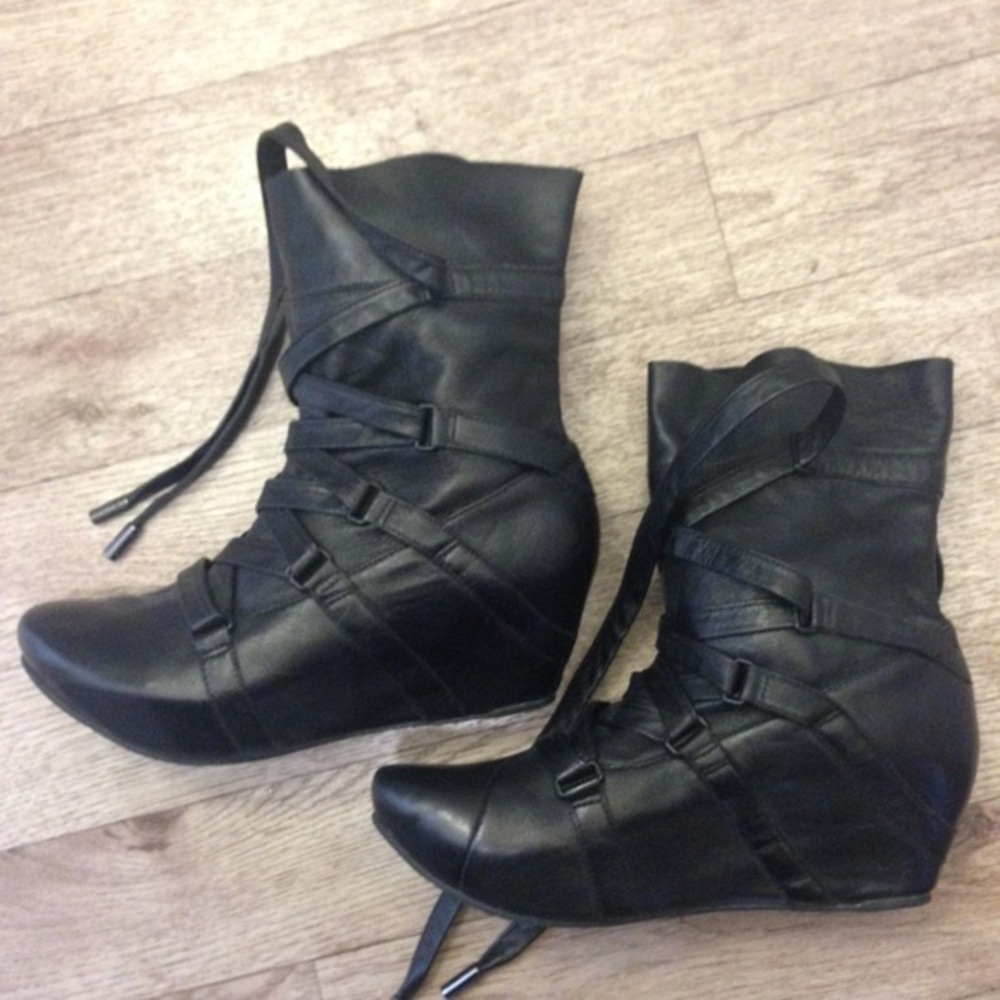 Tsubo boots
